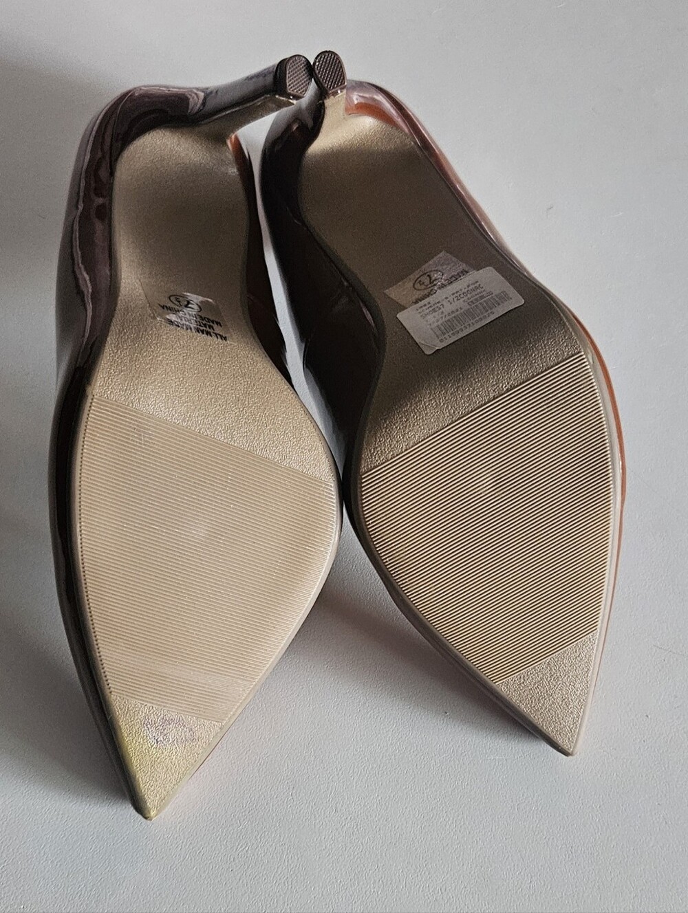 Derek Heart Patent Leather Heels - Picture 5 of 9